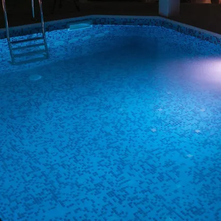 Oz's Coutryside Oasis With Private Pool Apartmán *