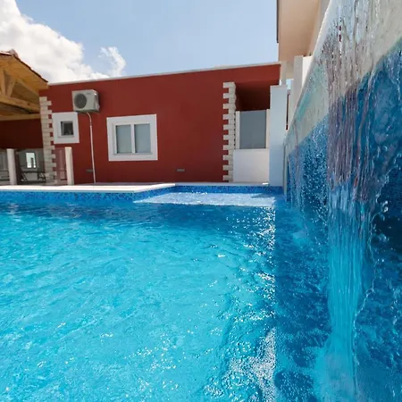 Oz's Coutryside Oasis With Private Pool Apartmán *