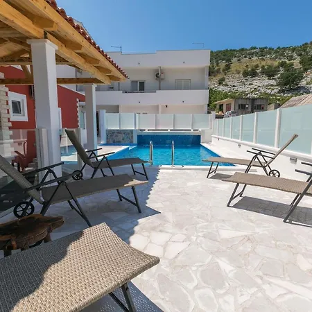 Oz's Coutryside Oasis With Private Pool Apartmán