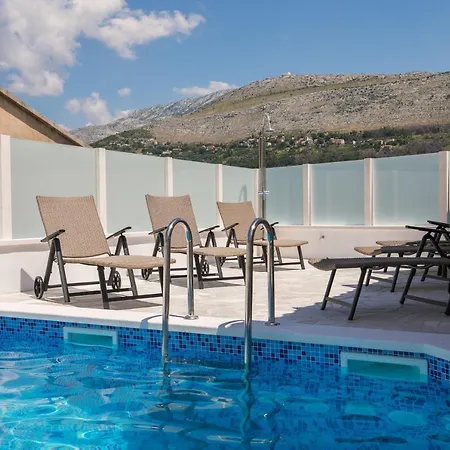 Oz's Coutryside Oasis With Private Pool *
